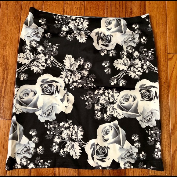 No brand Dresses & Skirts - 3/$25 Women’s Pencil Skirt